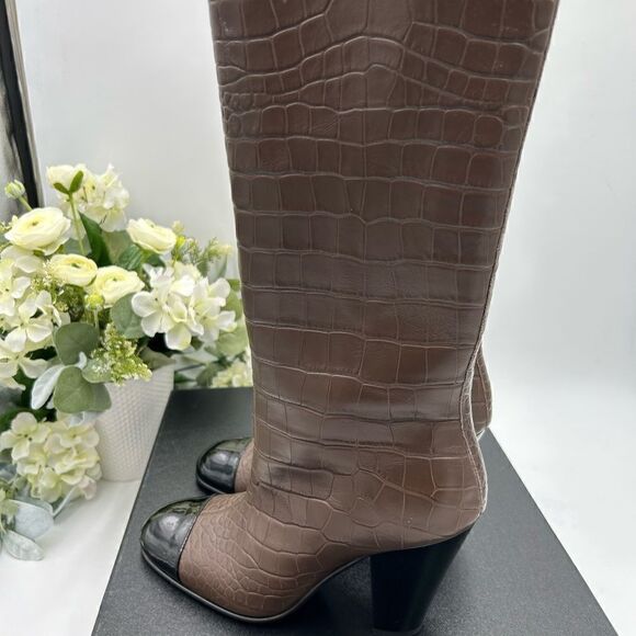 Women’s Chanel icon plain toe block, heel boot size 38.5 made in Italy. - Picture 8 of 11